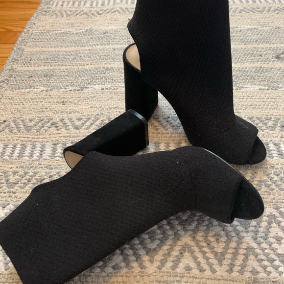 Peep toe bootie - Picture 2 of 2